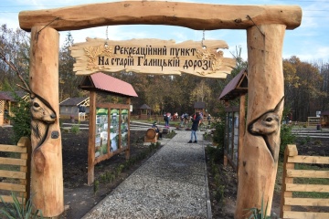 На Прикарпатті туристів покликали
