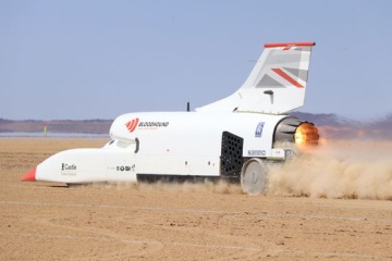 Суперкар Bloodhound розігнали в пустелі до 1010 кілометрів за годину
