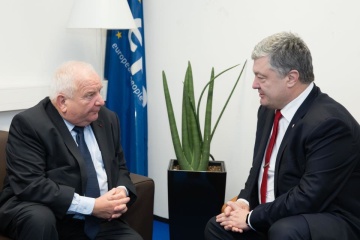 Порошенко зустрівся з президентом ЄНП - говорили про євроінтеграцію та санкції