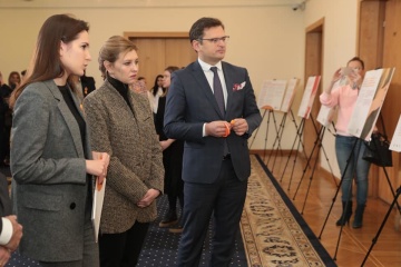 У Кабміні відкрили виставку, присвячену протидії гендерному насильству