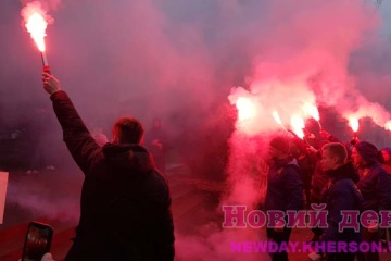 У Херсоні обласну прокуратуру закидали фаєрами