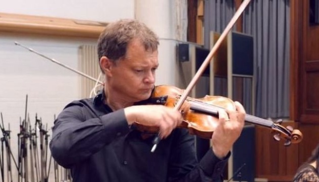 У Британії музиканту повернули забуту в електричці старовинну скрипку