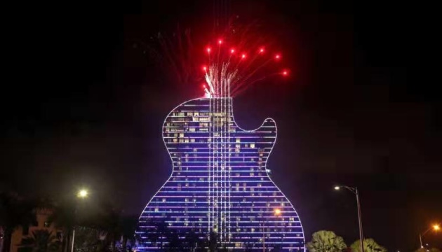 У США відкрили готель-гітару