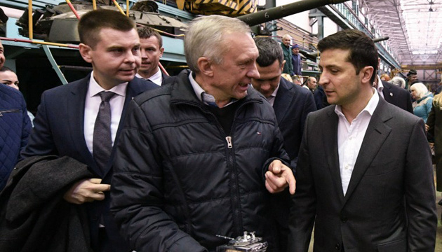 Zelensky urges business to improve conditions for Ukroboronprom employees
