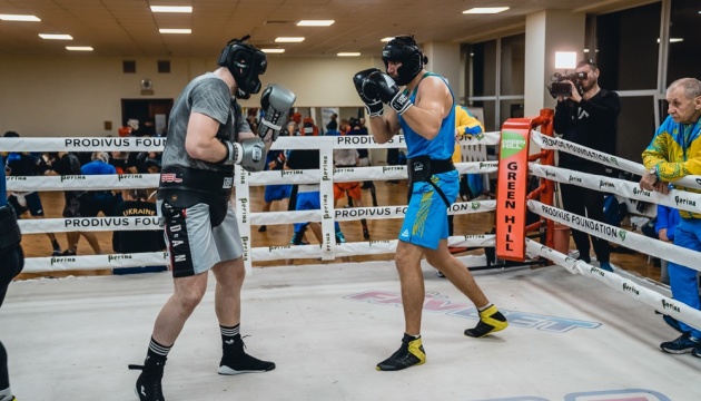 Збірна України з боксу провела заключне у 2019 році відкрите тренування