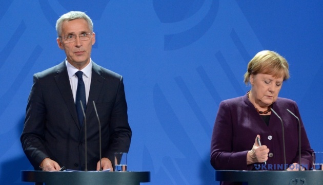 Меркель і Столтенберг обговорили ситуацію на східних кордонах ЄС