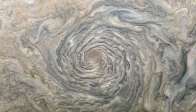 NASA отримала вражаючий знімок урагану на Юпітері