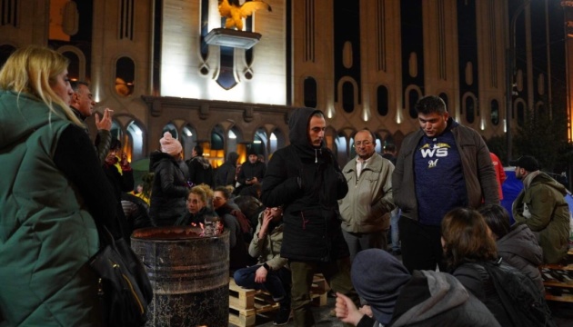 Поліція розігнала протестувальників біля будівлі парламенту в Тбілісі