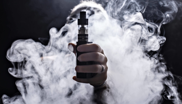 Електронні сигарети стануть менш доступними для молоді — Рада готує зміни до закону