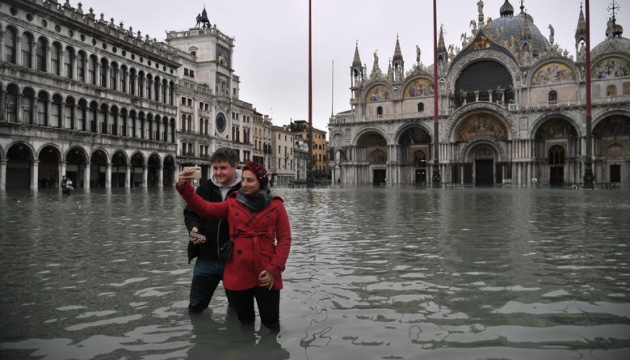 Площу Святого Марка у Венеції вже відкрили, але рівень води ще високий