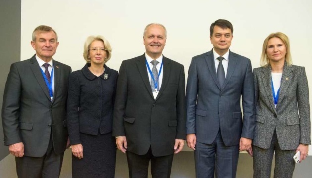 Razumkov agradece al presidente del Seimas lituano por apoyar a Ucrania 