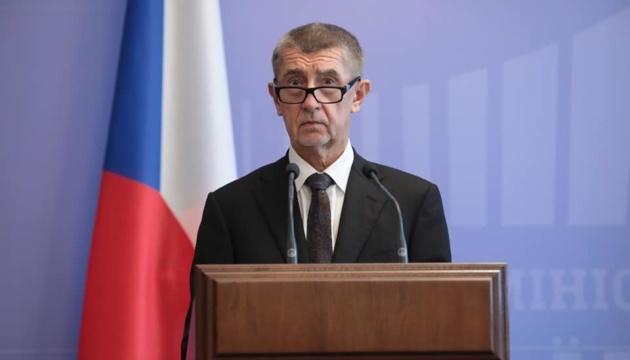 Прем'єр Чехії виправив свої слова про вибухи на складах