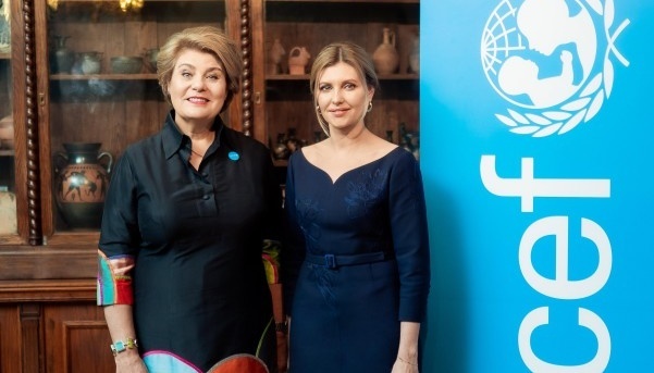 Acoso y alimentación escolar: Zelenska se reúne con la jefa de la Oficina de Unicef en Ucrania