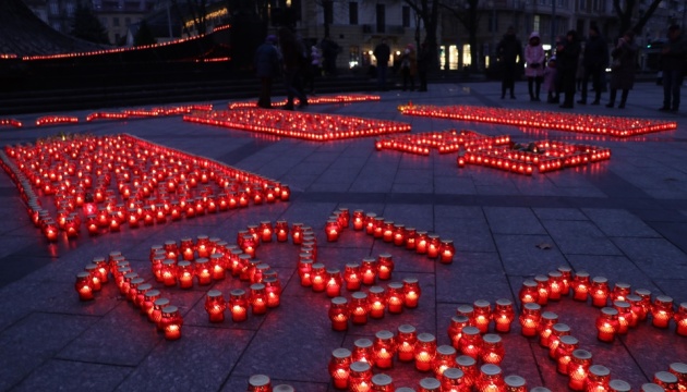 У Львові запалили тисячу лампадок у пам'ять про жертв Голодомору