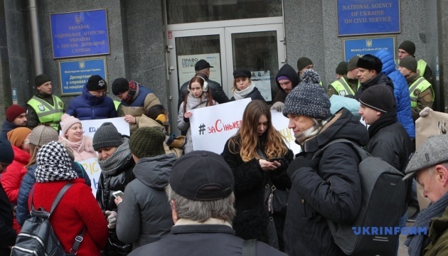 У Києві влаштували акцію на підтримку Сінькевич, яка претендувала на посаду голови Держкіно
