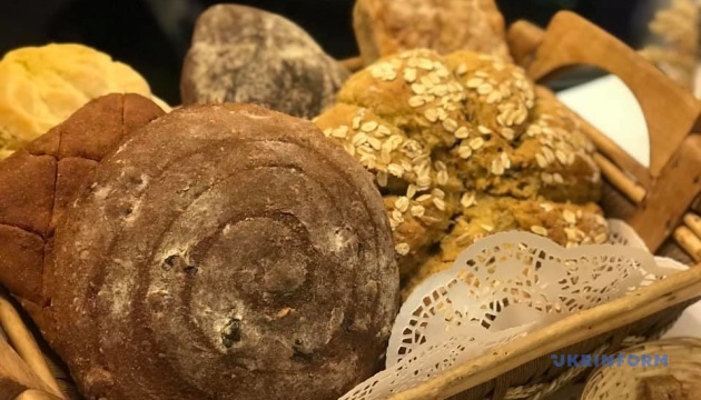 На фестивалі хліба в Анкарі представили вироби за рецептами з різних регіонів України