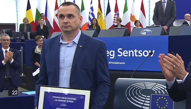 Sentsov recibe el Premio Sájarov