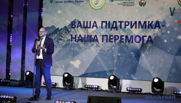 Borodiansky desea victorias al equipo nacional en los Juegos Sordolimpicos de Invierno en Italia  