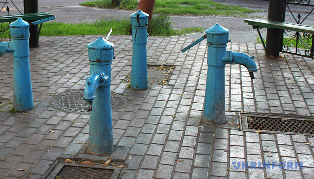 У Києві тимчасово заборонили брати воду в бюветах – список адрес