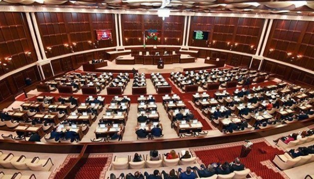 Правляча партія Азербайджану розпускає парламент