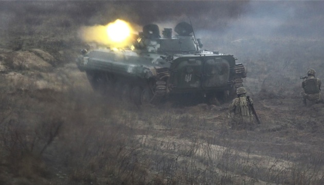 Ostukraine: Besatzer feuern auf Armeestellungen nahe Krasnohoriwka und Beresowe