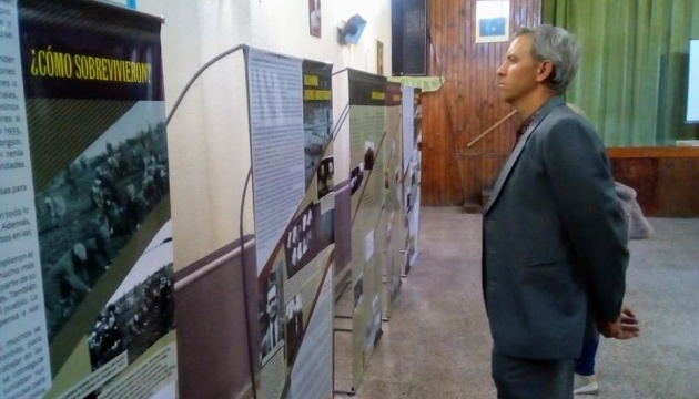 Виставка про Голодомор-геноцид відбулася в аргентинському Беразатеґі Виставка про Голодомор-геноцид відбулася в аргентинському Беразатеґі
