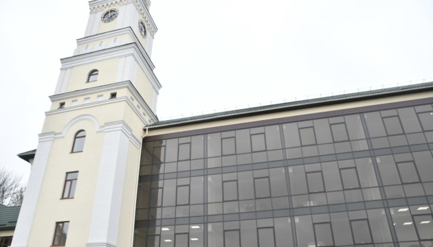 Острозька академія відкрила новий корпус з 41-метровою вежею