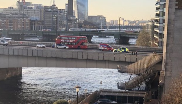 ЗМІ повідомляють про загибель двох перехожих на Лондонському мосту