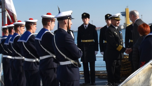 Макрон нагородив командувача ВМС України орденом “За заслуги”