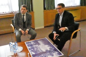 Suschtschenko schenkt seine Bilder der Botschaft der Ukraine in Belgien
