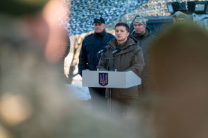 En voyage dans le Donbass, Volodymyr Zelensky a dîné avec des militaires