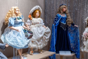 L'histoire de la mode par les poupées : le musée d'Odessa a montré 100 pièces de collection