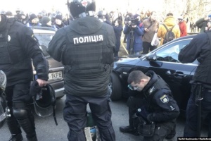 Kyiv : Heurts entre policiers et manifestants dans le quartier gouvernemental