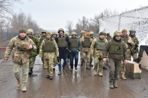 Canadian delegation visits Zolote and Avdiivka