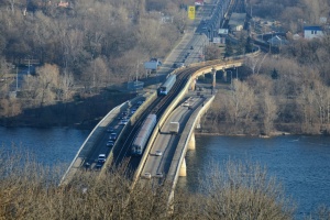 У Києві до 28 жовтня частково обмежать рух мостом Метро