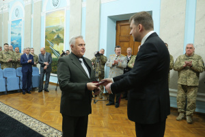 Zagorodniuk presenta premios estatales a militares ucranianos