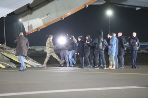 Рейс зі звільненими українцями прибув до Борисполя