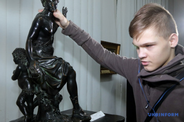 У Харківському художньому музеї аудіогід провів екскурсію для дітей з порушеннями зору