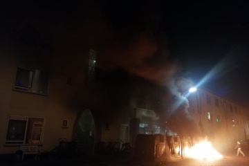 В Гааге зажгли шины в ответ на запрет новогоднего костра