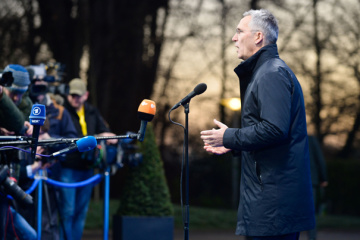 НАТО має подвійний підхід до Росії — Столтенберг