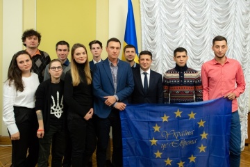 Президент зустрівся з учасниками Євромайдану