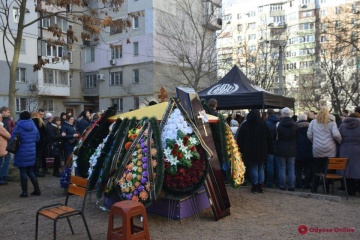 В Одесі поховали викладачку коледжу, яка виводила студентів із палаючої будівлі