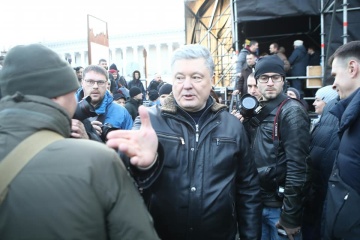Порошенко публічно звернувся до Макрона напередодні