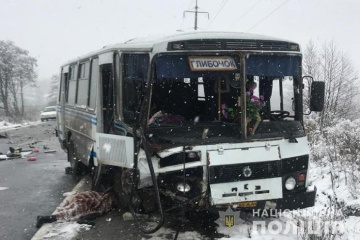 Автобус із пасажирами потрапив у смертельну ДТП під Тернополем