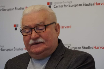 Валенса пригрозив владі Польщі мільйонним маршем проти судової реформи