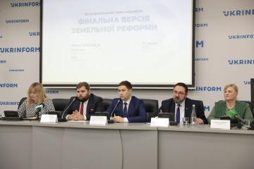 У Зеленського кажуть, що Президент тримає на контролі питання концентрації землі