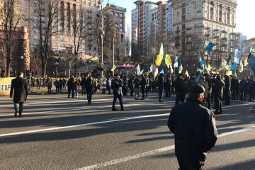 “Земельні” протестувальники розблокували Хрещатик і пішли до ВР