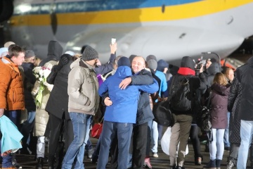 Лікарі у Феофанії розповіли про стан звільнених бранців