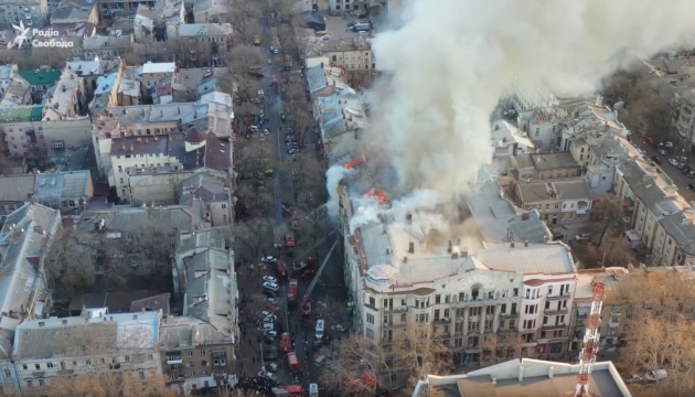 Incendie à Odessa: Zelensky a exprimé ses condoléances aux victimes et a remercié les sauveteurs