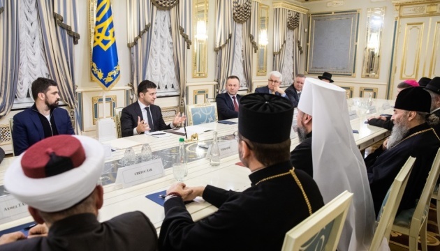 El presidente se reúne con representantes de iglesias y organizaciones religiosas de Ucrania